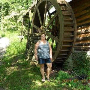 Meet your Posher, Lynda